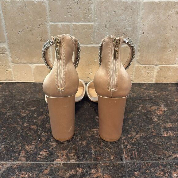 Badgley Mischka Jewel Heels in Champagne NWT 7.5 $200 - Picture 4 of 7